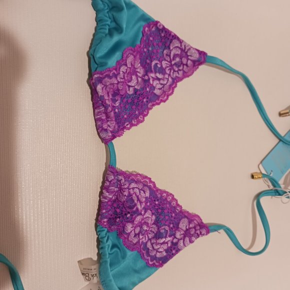 Beach Bunny Lace Bikini Top only size small - Picture 6 of 8